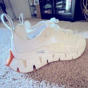 Reebok Zig Dynamica size 7.5 Womens (like brand new!)